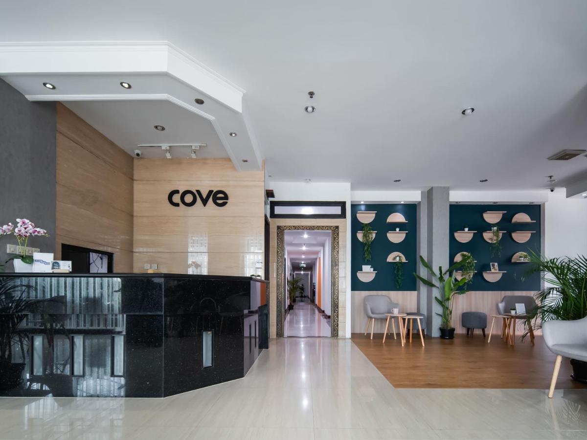 Cove Taman Aparthotel Jakarta Exteriör bild